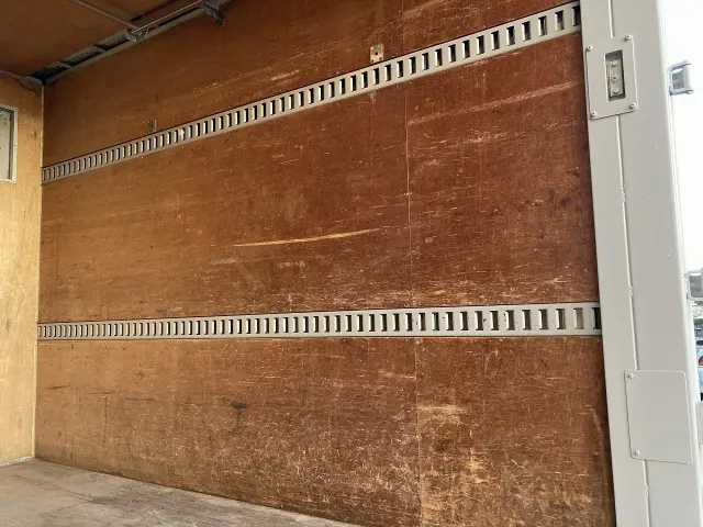 いすゞ エルフ TRG-NJR85AN(2WD)の写真23