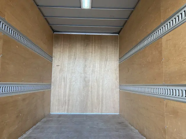 いすゞ エルフ 2RG-NLR88AN(2WD)の写真24