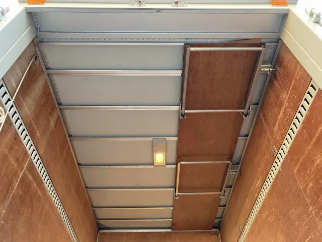 いすゞ エルフ TRG-NJR85AN(2WD)の写真25