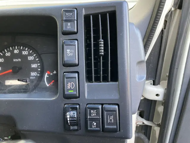 いすゞ エルフ 2RG-NLR88AN(2WD)の写真35