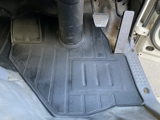 いすゞ エルフ 2RG-NLR88AN(2WD)の写真37