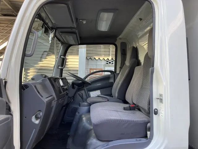 いすゞ エルフ 2RG-NLR88AN(2WD)の写真39