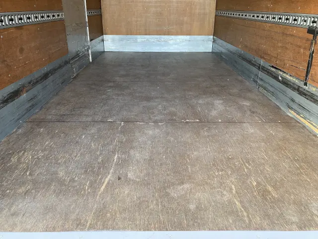 いすゞ エルフ 2RG-NPR88YN(2WD)の写真25