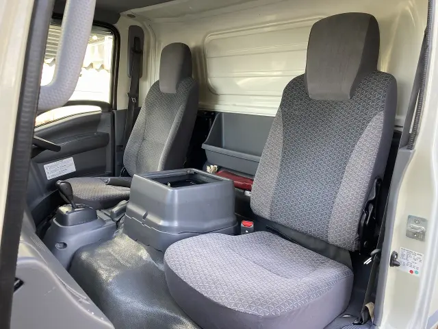 いすゞ エルフ 2RG-NPR88YN(2WD)の写真45