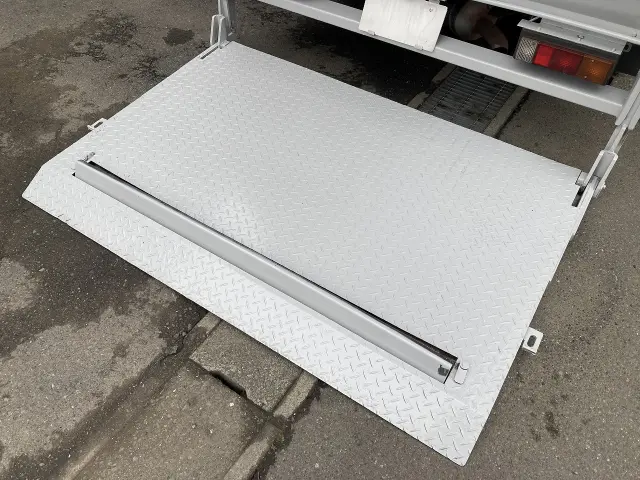 三菱 キャンター TKG-FBA20(2WD)の写真6