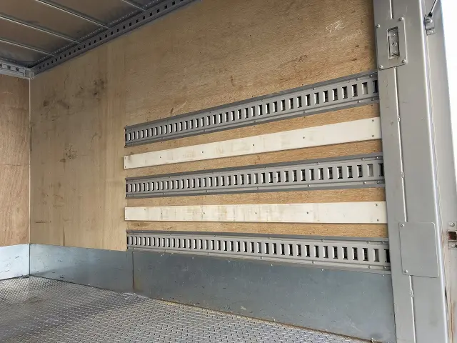 いすゞ エルフ TKG-NMR85Nの写真24