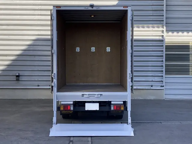 いすゞ エルフ TRG-NJR85AN(2WD)の写真4