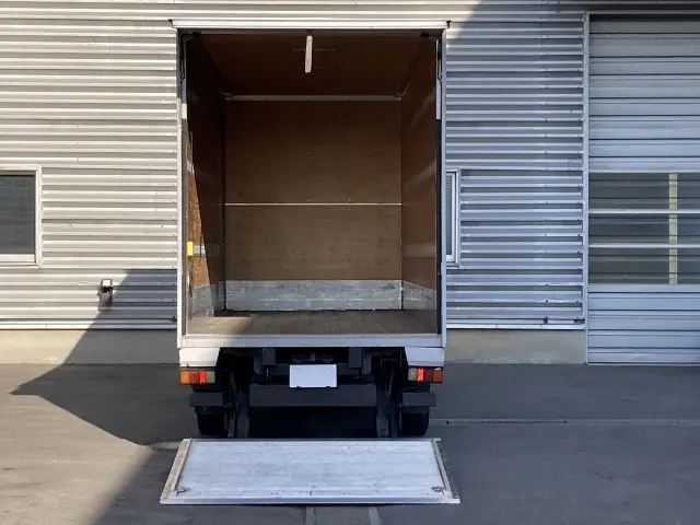 いすゞ エルフ BKG-NMR85AN(2WD)の写真5