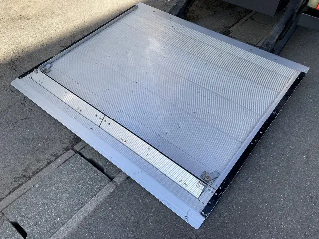 いすゞ エルフ BKG-NMR85AN(2WD)の写真6