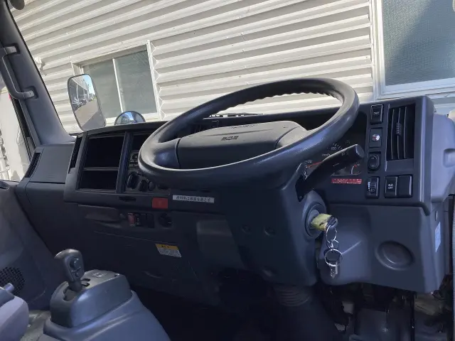 いすゞ エルフ BKG-NMR85AN(2WD)の写真17