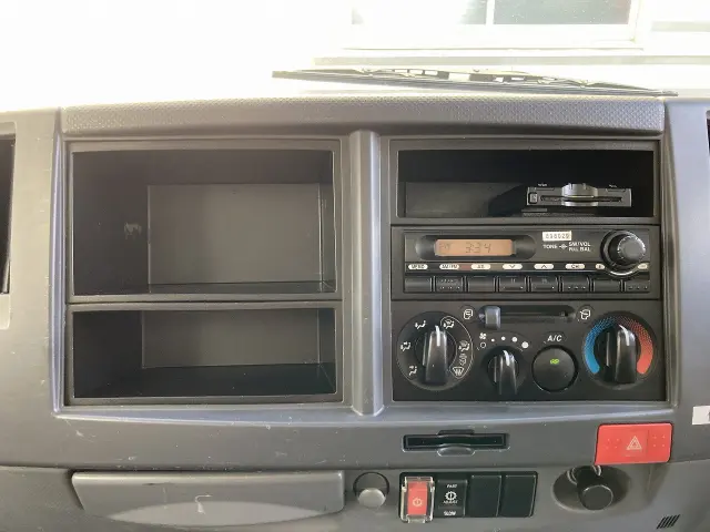 いすゞ エルフ BKG-NMR85AN(2WD)の写真18