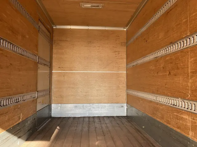 いすゞ エルフ BKG-NMR85AN(2WD)の写真27