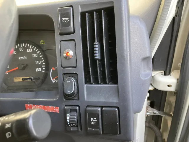 いすゞ エルフ BKG-NMR85AN(2WD)の写真40