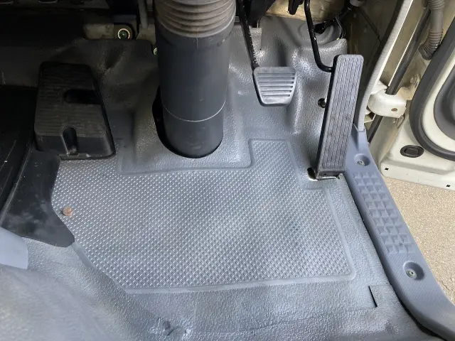 いすゞ エルフ BKG-NMR85AN(2WD)の写真42