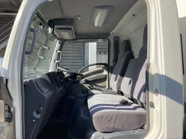 いすゞ エルフ BKG-NMR85AN(2WD)の写真44