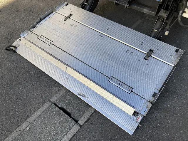 三菱 キャンター TKG-FEA50(2WD)の写真6