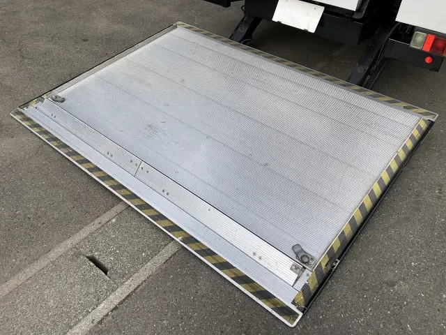 いすゞ エルフ TQG-NPR85AN(2WD)の写真5