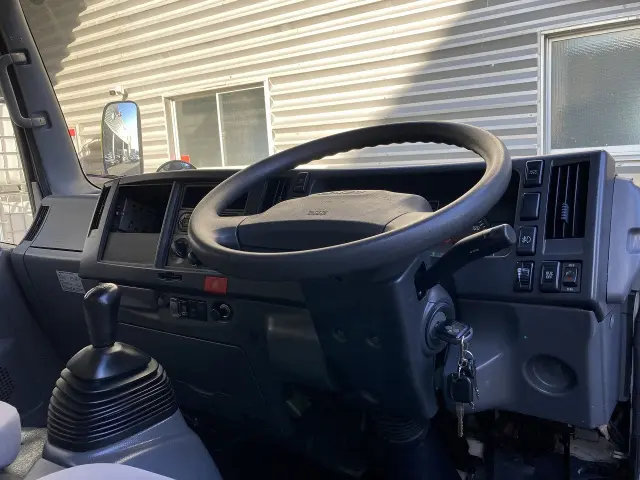 いすゞ エルフ TRG-NMR85AN(2WD)の写真17