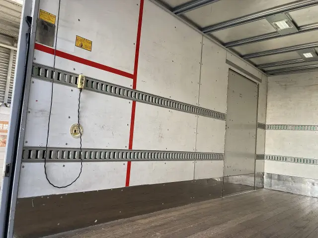 いすゞ エルフ TRG-NMR85AN(2WD)の写真23