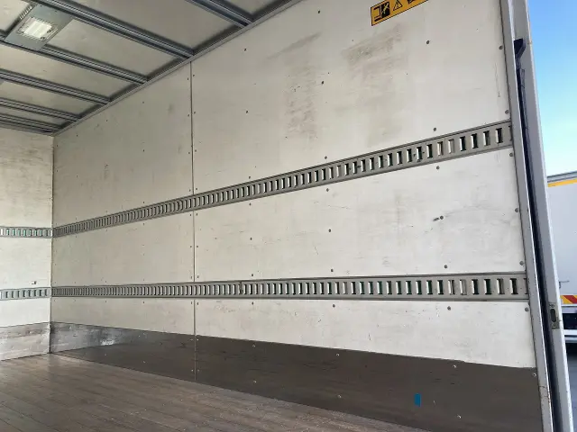 いすゞ エルフ TRG-NMR85AN(2WD)の写真24