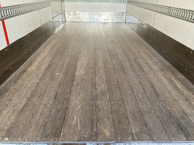 いすゞ エルフ TRG-NMR85AN(2WD)の写真25