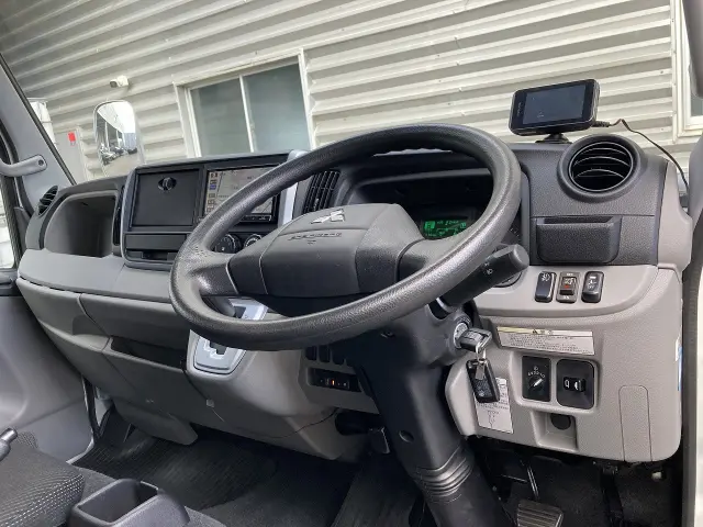 三菱 キャンター TPG-FBA00(2WD)の写真16