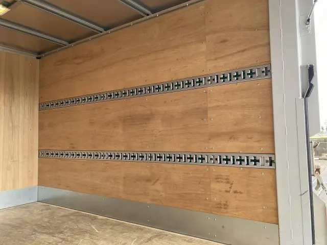 三菱 キャンター TPG-FBA00(2WD)の写真23