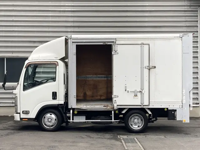 いすゞ エルフ TRG-NMR85AN(2WD)の写真4