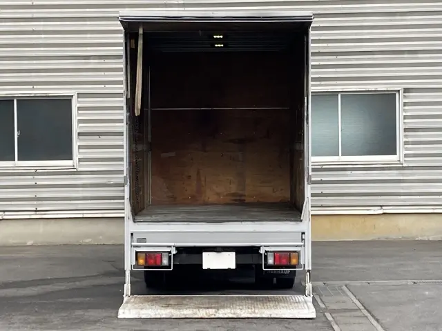 いすゞ エルフ TRG-NMR85AN(2WD)の写真6