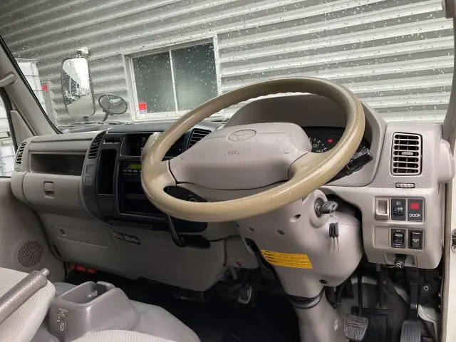 トヨタ ダイナ BDG-XZU338(2WD)の写真16