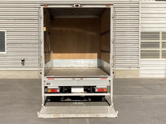 三菱 キャンター TPG-FBA20(2WD)の写真5