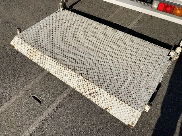 三菱 キャンター TPG-FBA20(2WD)の写真6