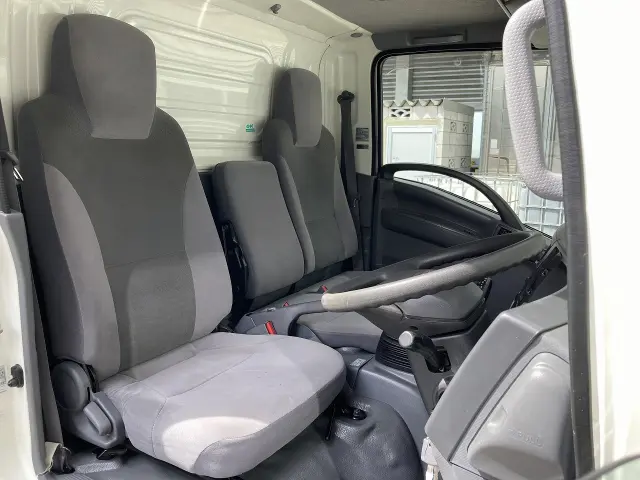 いすゞ エルフ TKG-NMR85N(2WD)の写真15