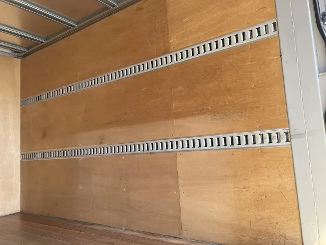 いすゞ エルフ TKG-NMR85N(2WD)の写真23