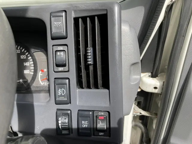 いすゞ エルフ TKG-NMR85N(2WD)の写真40