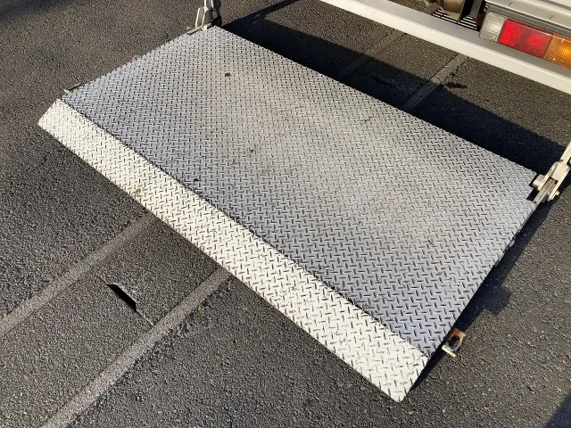 三菱 キャンター TPG-FEA20(2WD)の写真5