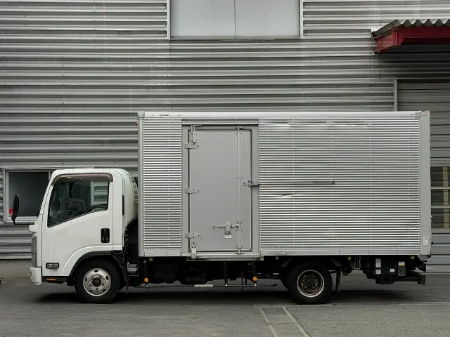 いすゞ エルフ TRG-NPR85AN(2WD)の写真2