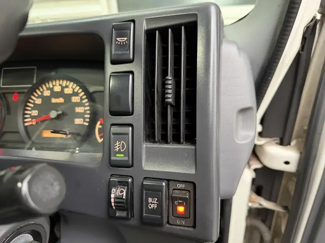 いすゞ エルフ TRG-NPR85AN(2WD)の写真38