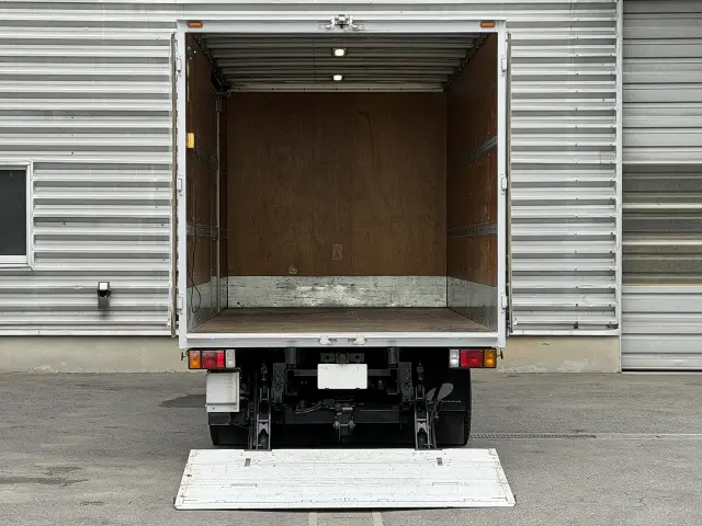 いすゞ エルフ TPG-NPR85AN(2WD)の写真6