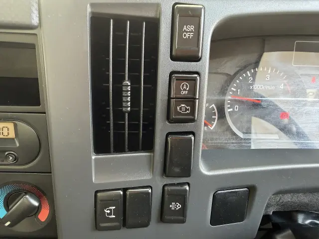 いすゞ エルフ TPG-NPR85YN(2WD)の写真40