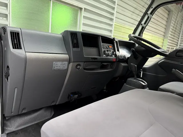 いすゞ エルフ TRG-NKR85N(2WD)の写真21