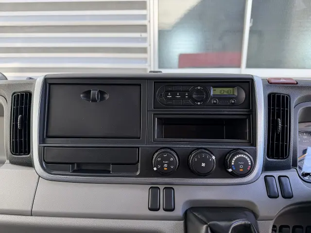三菱 キャンター TPG-FEA50(2WD)の写真19