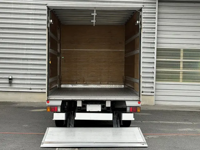 いすゞ エルフ TPG-NPR85YN(2WD)の写真6