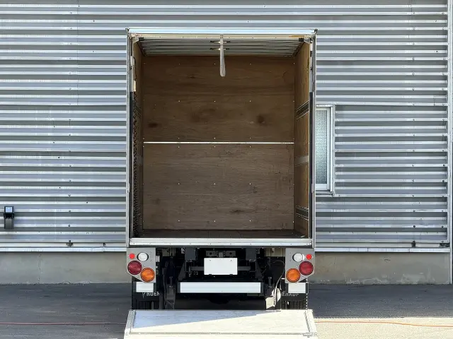 いすゞ エルフ SKG-NLR85N(2WD)の写真6