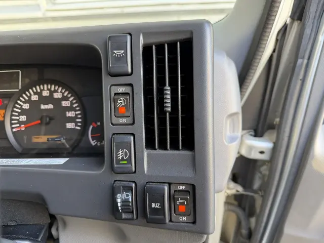 いすゞ エルフ SKG-NLR85N(2WD)の写真39