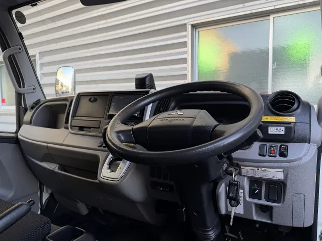 三菱 キャンター 2RG-FBA20(2WD)の写真17