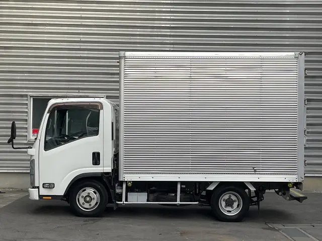 いすゞ エルフ TRG-NLR85AN(2WD)の写真2