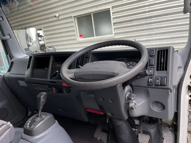 いすゞ エルフ TRG-NLR85AN(2WD)の写真15