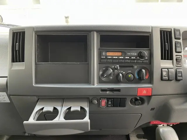いすゞ エルフ TRG-NLR85AN(2WD)の写真16