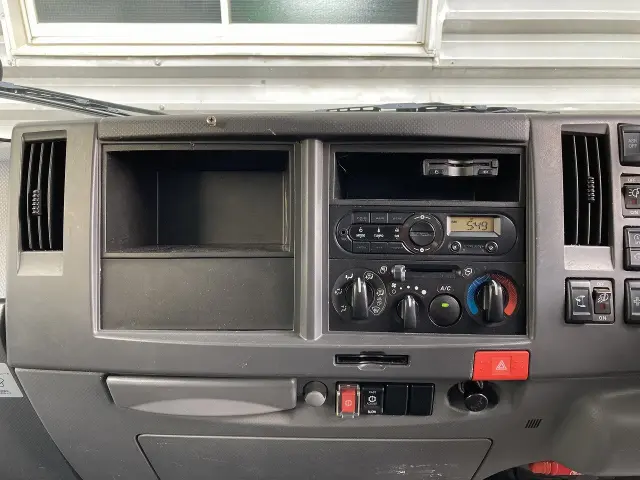 いすゞ エルフ TRG-NLR85AN(2WD)の写真15